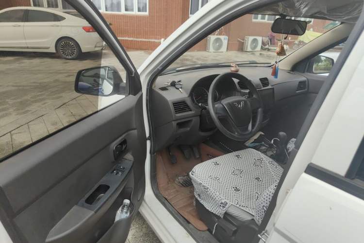 Used Wuling Hongguang 2019 1.5L S Base Version L2B Interior 3