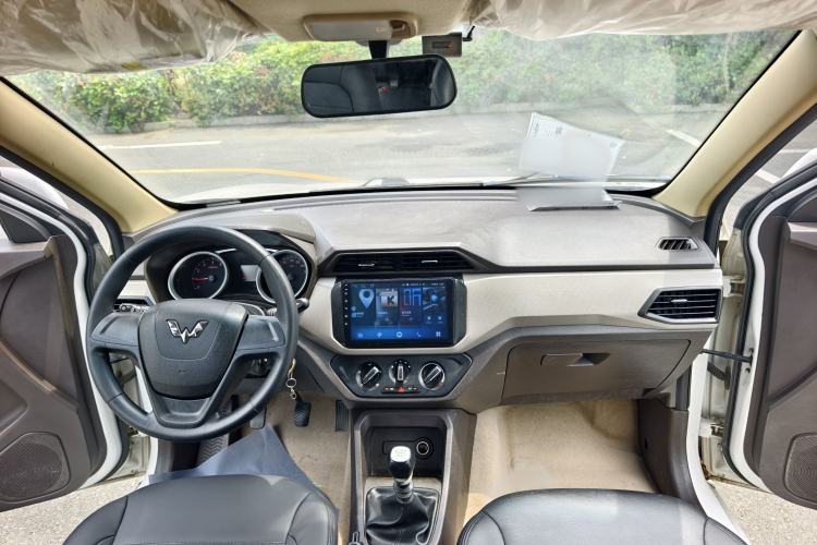 Used Wuling Hongguang 2019 1.5L S Standard Version China VI LAR Interior 3