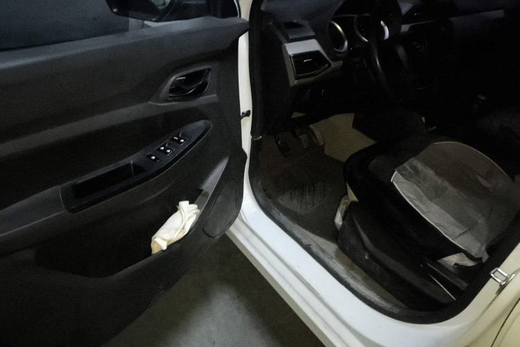 Used Wuling Hongguang 2019 1.5L S Standard Version China VI LAR Interior 3