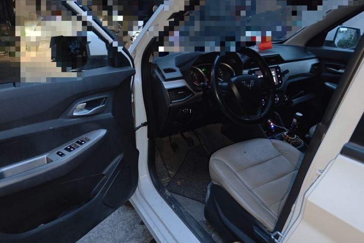 Used Wuling Hongguang 2019 1.5L S Comfort Edition China VI LAR Interior 3