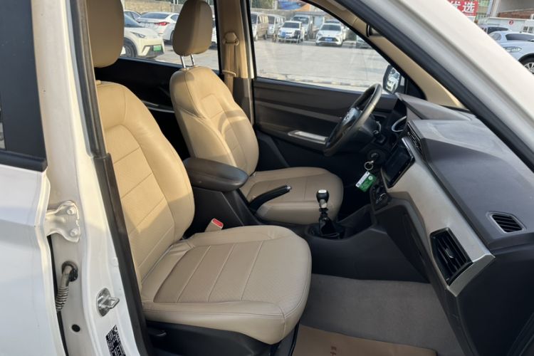 Used Wuling Hongguang 2019 1.5L S Comfort Edition China VI LAR Interior 3