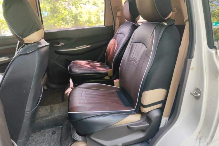 Used Wuling Hongguang 2019 1.5L S Comfort Edition China VI LAR Interior 4