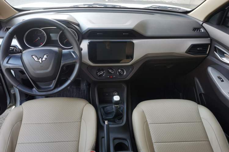 Used Wuling Hongguang 2019 1.5L S Comfort Edition China VI LAR Interior 4