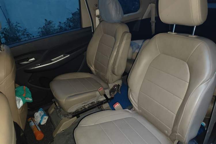 Used Wuling Hongguang 2019 1.5L S Comfort Edition China VI LAR Interior 4