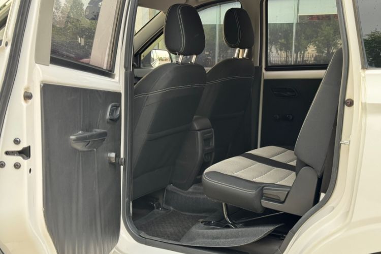 Used Wuling Hongguang 2019 1.5L S Basic Version China VI Standard LAR Interior 5