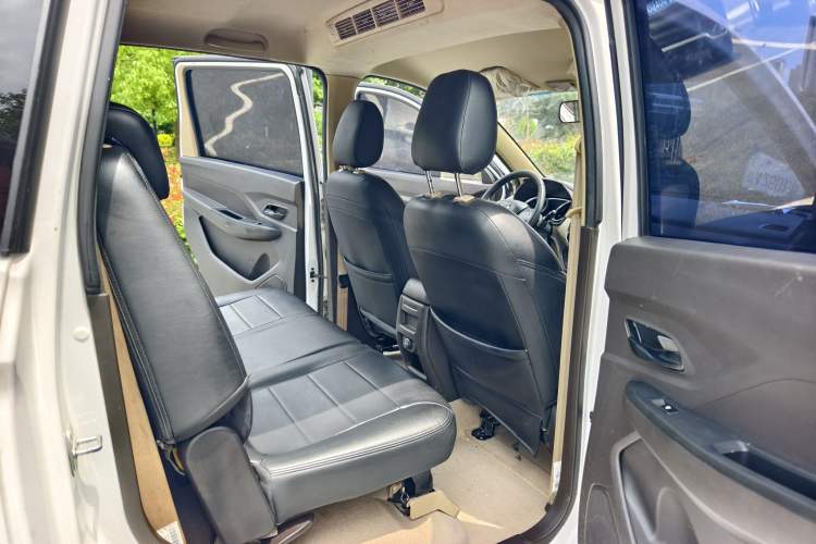 Used Wuling Hongguang 2019 1.5L S Standard Version China VI LAR Interior 5
