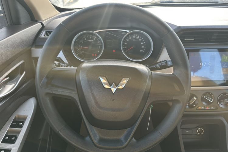 Used Wuling Hongguang 2019 1.5L S Comfort Edition China VI LAR Interior 5