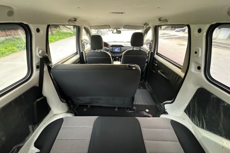 Used Wuling Hongguang 2019 1.5L S Basic Version China VI Standard LAR Interior 6