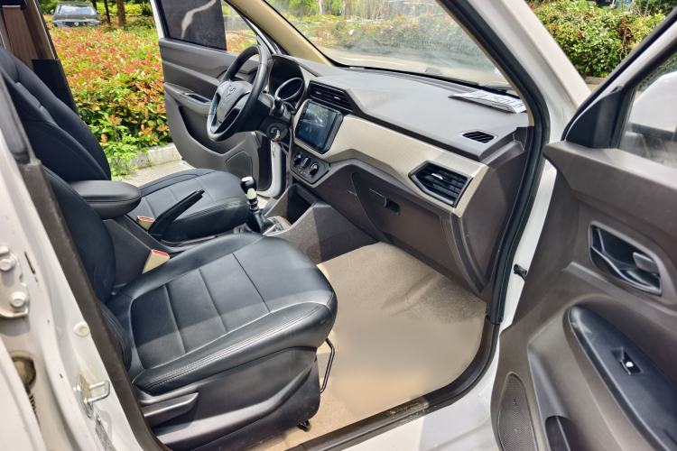 Used Wuling Hongguang 2019 1.5L S Standard Version China VI LAR Interior 6