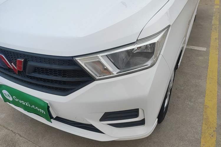 Used Wuling Hongguang 2019 1.5L S Basic Version China VI Standard LAR Left Front Headlight