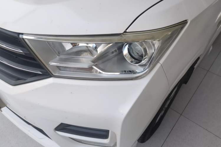 Used Wuling Hongguang 2019 1.5L S Comfort Edition China VI LAR Left Front Headlight