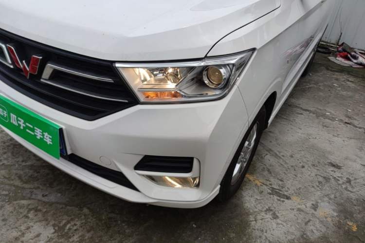 Used Wuling Hongguang 2019 1.5L S Comfort Edition China VI LAR Left Front Headlight