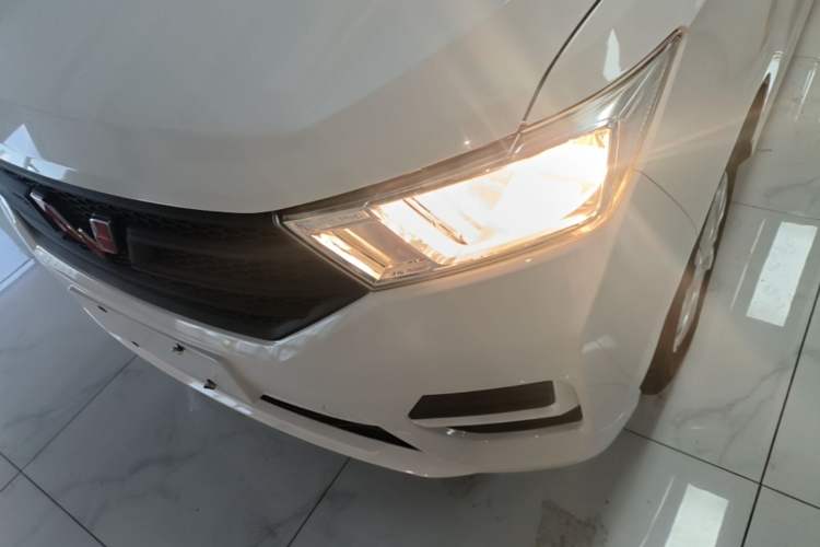Used Wuling Hongguang 2019 1.5L S Basic Version China VI Standard LAR Left Front Headlight