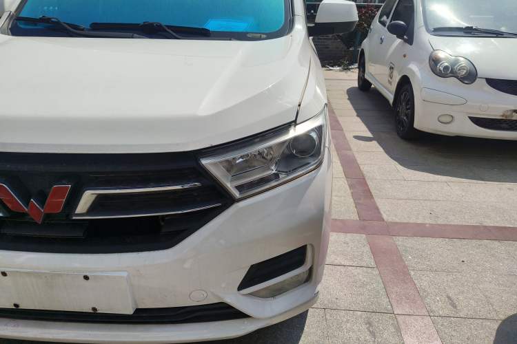 Used Wuling Hongguang 2019 1.5L S Comfort Edition China VI LAR Left Front Headlight