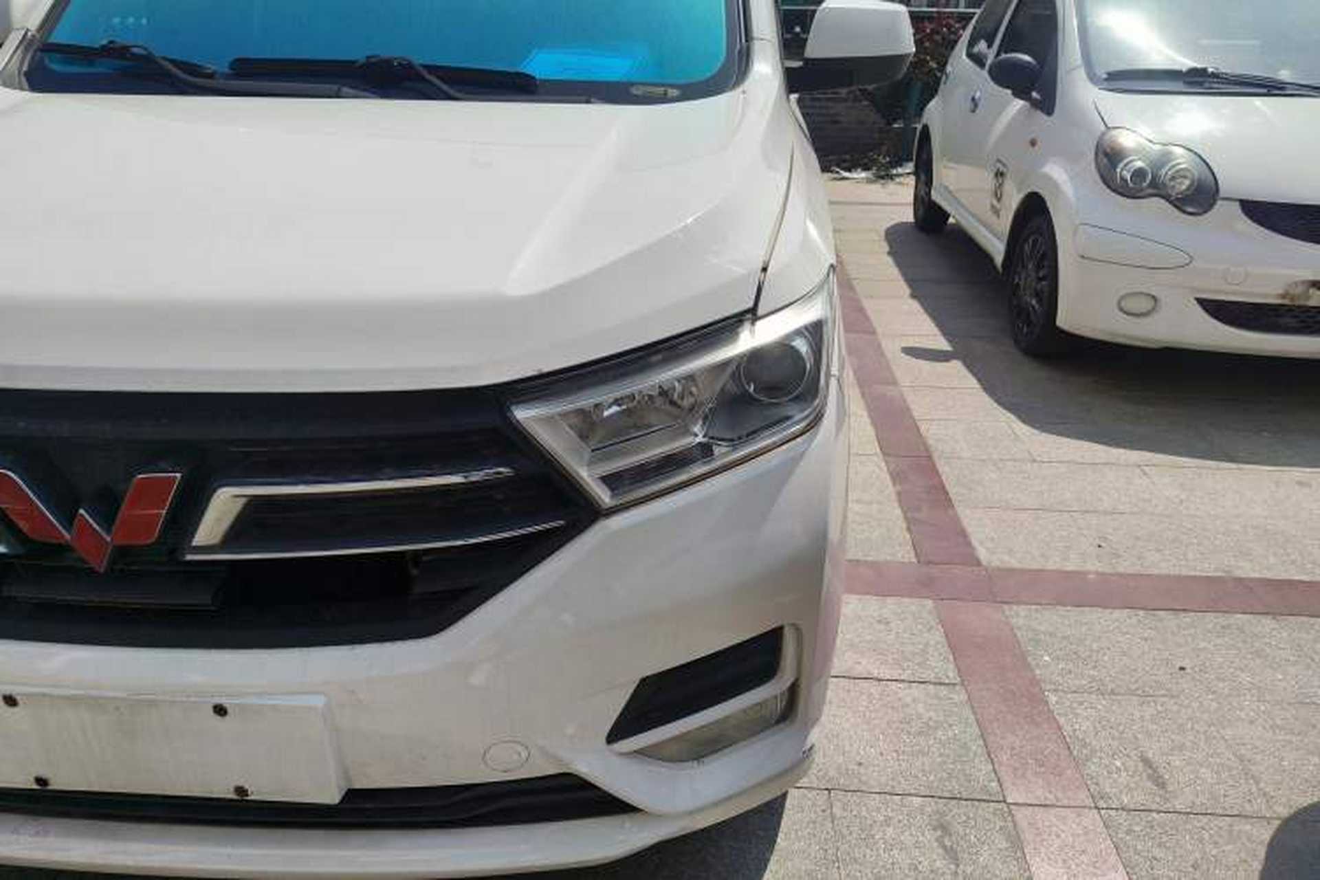 Used Wuling Hongguang 2019 1.5L S Comfort Edition China VI LAR Left Front Headlight