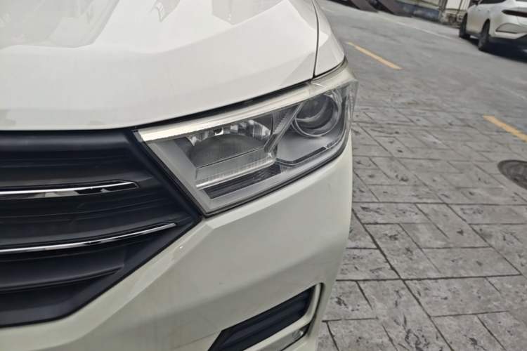 Used Wuling Hongguang 2019 1.5L S Comfort Edition China VI LAR Left Front Headlight