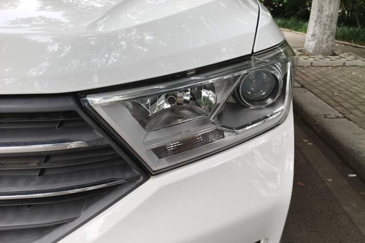 Used Wuling Hongguang 2019 1.5L S Comfort Edition China VI LAR Left Front Headlight