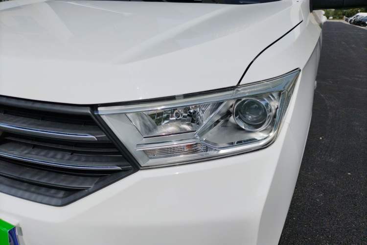 Used Wuling Hongguang 2019 1.5L S Comfort Edition China VI LAR Left Front Headlight