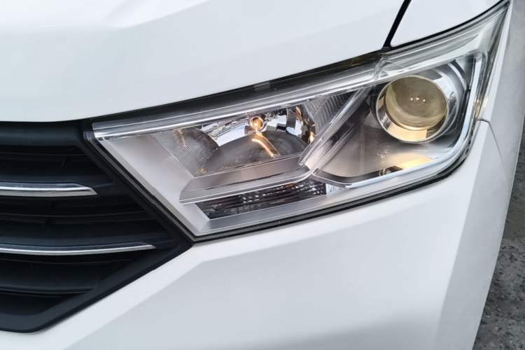 Used Wuling Hongguang 2019 1.5L S Comfort Edition China VI LAR Left Front Headlight