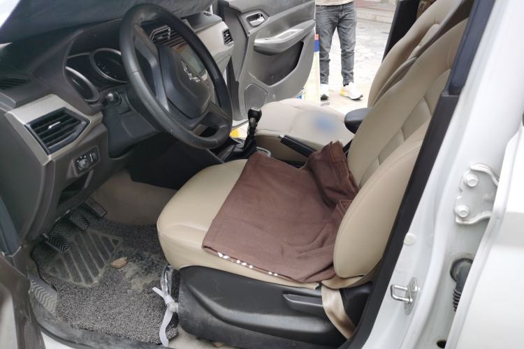 Used Wuling Hongguang 2019 1.5L S Comfort Edition China VI LAR Left Front Seat