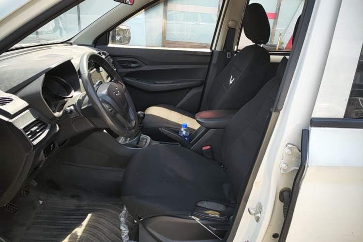 Used Wuling Hongguang 2019 1.5L S Basic Version China VI Standard LAR Left Front Seat
