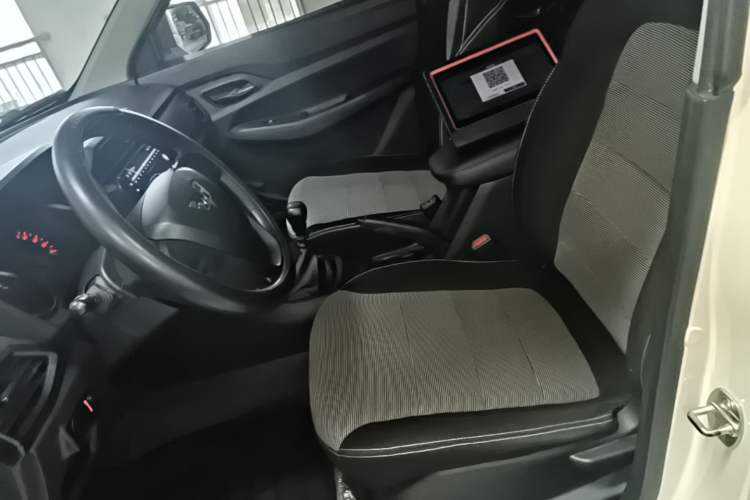 Used Wuling Hongguang 2019 1.5L S Basic Version China VI Standard LAR Left Front Seat