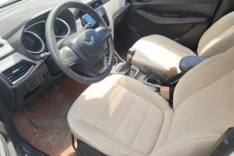 Used Wuling Hongguang 2019 1.5L S Standard Version China VI LAR Left Front Seat