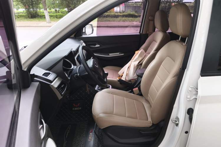 Used Wuling Hongguang 2019 1.5L S Comfort Edition China VI LAR Left Front Seat