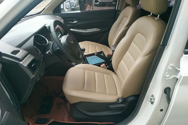 Used Wuling Hongguang 2019 1.5L S Comfort Edition China VI LAR Left Front Seat
