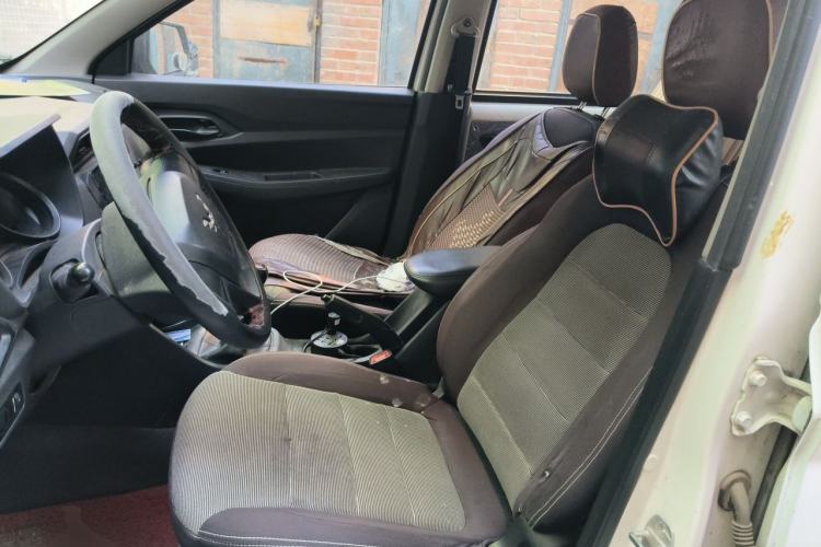 Used Wuling Hongguang 2019 1.5L S Basic Version China VI Standard LAR Left Front Seat