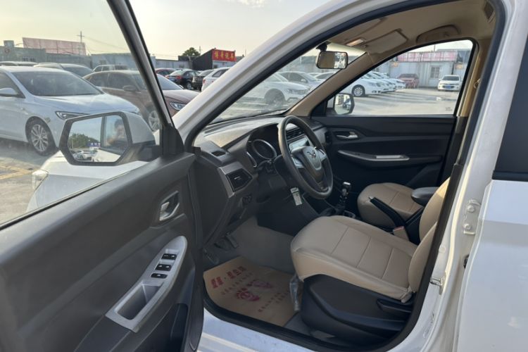 Used Wuling Hongguang 2019 1.5L S Comfort Edition China VI LAR Left Front Seat