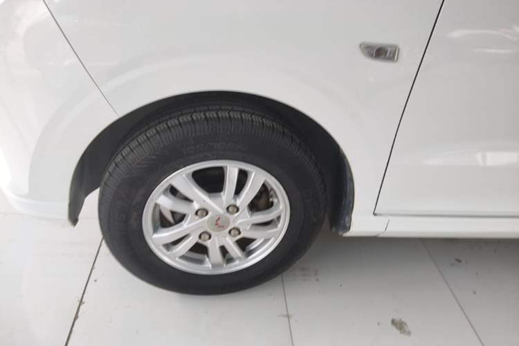 Used Wuling Hongguang 2019 1.5L S Standard Version China VI LAR Left Front Wheel Hub