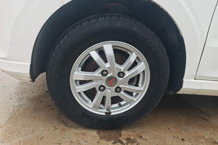 Used Wuling Hongguang 2019 1.5L S Standard Version China VI LAR Left Front Wheel Hub
