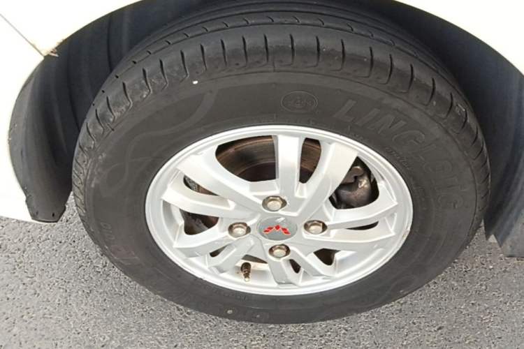 Used Wuling Hongguang 2019 1.5L S Standard Version China VI LAR Left Front Wheel Hub