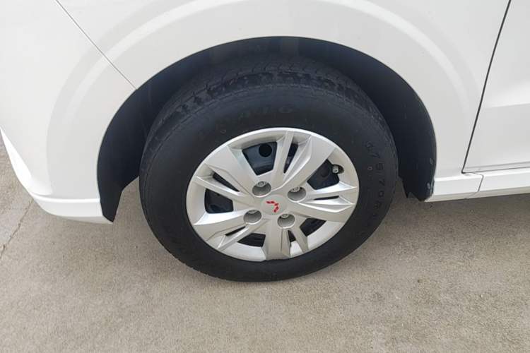 Used Wuling Hongguang 2019 1.5L S Basic Version China VI Standard LAR Left Front Wheel Hub