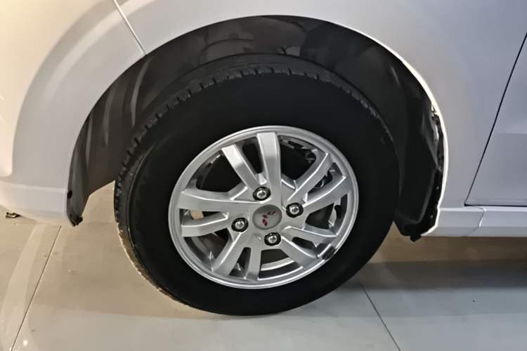 Used Wuling Hongguang 2019 1.5L S Standard Version China VI LAR Left Front Wheel Hub