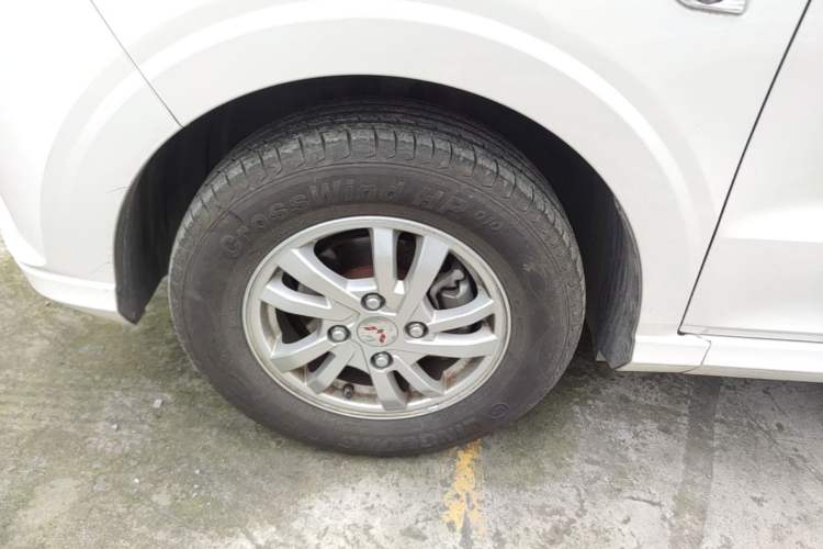 Used Wuling Hongguang 2019 1.5L S Comfort Edition China VI LAR Left Front Wheel Hub
