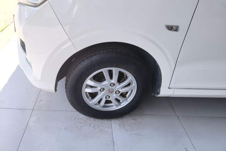 Used Wuling Hongguang 2019 1.5L S Standard Version China VI LAR Left Front Wheel Hub