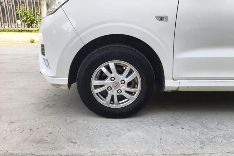 Used Wuling Hongguang 2019 1.5L S Comfort Edition China VI LAR Left Front Wheel Hub