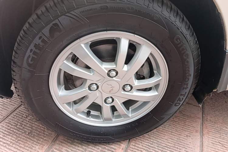Used Wuling Hongguang 2019 1.5L S Standard Version China VI LAR Left Front Wheel Hub