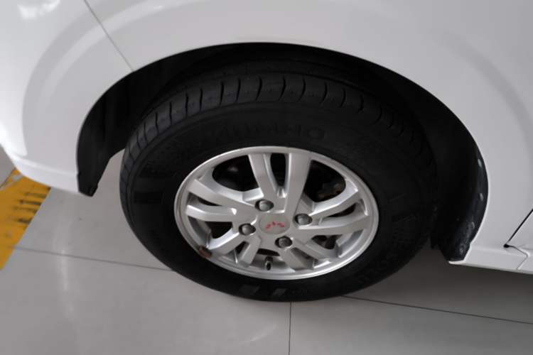 Used Wuling Hongguang 2019 1.5L S Standard Version China VI LAR Left Front Wheel Hub
