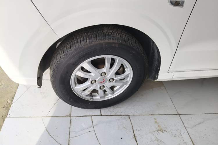 Used Wuling Hongguang 2019 1.5L S Standard Version China VI LAR Left Front Wheel Hub