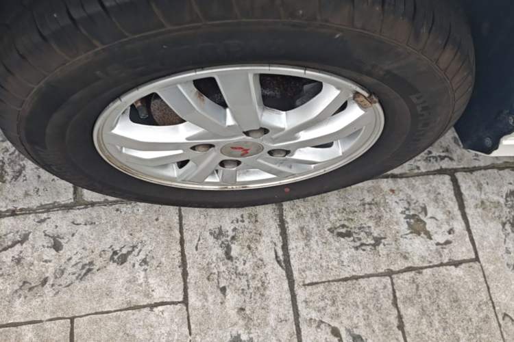 Used Wuling Hongguang 2019 1.5L S Comfort Edition China VI LAR Left Front Wheel Hub