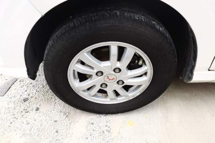 Used Wuling Hongguang 2019 1.5L S Standard Version China VI LAR Left Front Wheel Hub