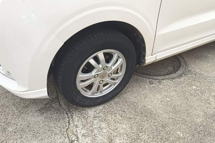 Used Wuling Hongguang 2019 1.5L S Standard Version China VI LAR Left Front Wheel Hub