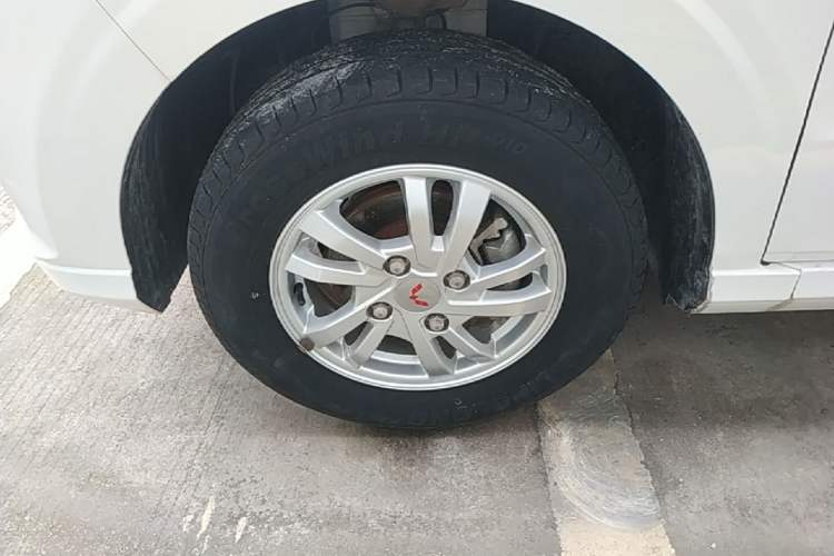 Used Wuling Hongguang 2019 1.5L S Comfort Edition China VI LAR Left Front Wheel Hub