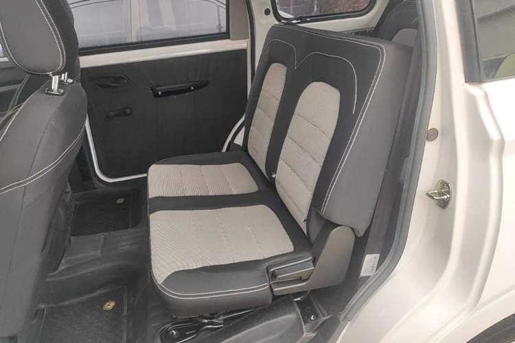 Used Wuling Hongguang 2019 1.5L S Basic Version China VI Standard LAR Left Rear Seat