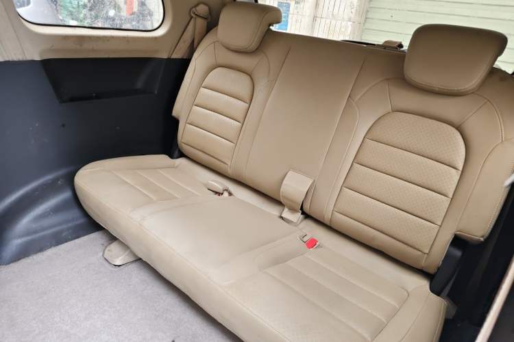 Used Wuling Hongguang 2019 1.5L S Basic Version China VI Standard LAR Left Rear Seat