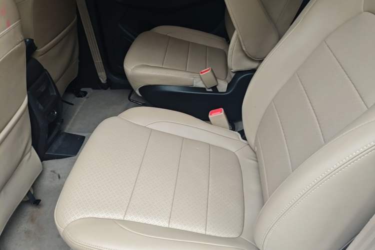 Used Wuling Hongguang 2019 1.5L S Comfort Edition China VI LAR Left Rear Seat