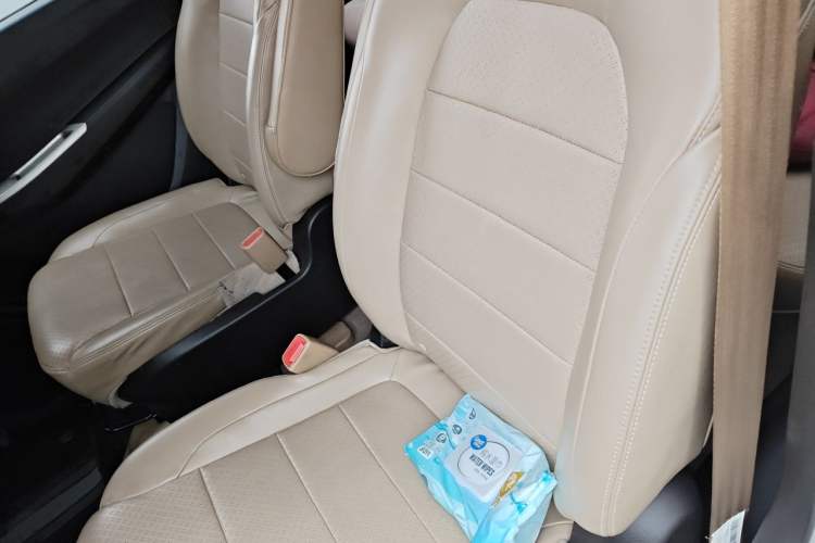 Used Wuling Hongguang 2019 1.5L S Comfort Edition China VI LAR Left Rear Seat